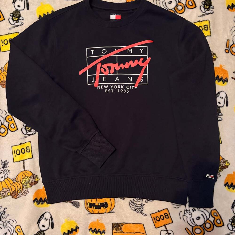 Men’s Tommy Hilfiger Black Crewneck Sweatshirt with Red Logo - New York City